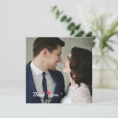 Elegante Liebesherz-Hochzeitsfoto Einladung (Stehend Vorderseite)