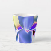 Elegante Lila Blume Print Latte Tasse (Vorderseite)