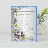 Elegante Lila Blumen-Schmetterlingspartei Einladung (Stehend Vorderseite)