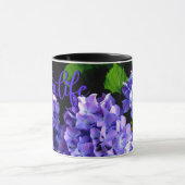 Elegante, lila Blumen und Auberginen Tasse (Zentrum)