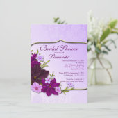 Elegante Lila Blumendusche Einladung (Stehend Vorderseite)