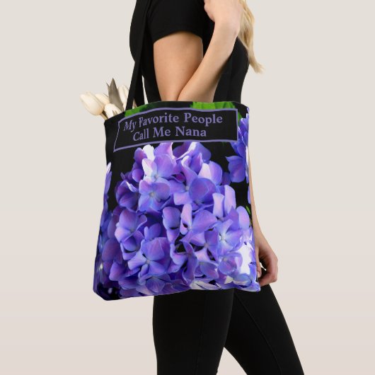 Elegante, lila, blumengeschmückte Hydrangeas Tasche (Von Nahem)