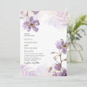 Elegante Lila Blumenhochzeit Einladung (Stehend Vorderseite)