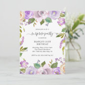 Elegante Lila Blumenüberraschung Geburtstagsparty Einladung (Stehend Vorderseite)