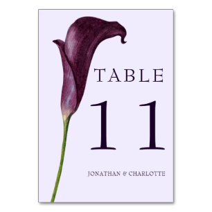 Elegante lila Calla-Lilien-Blumenhochzeit Tischnummer