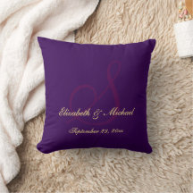 Elegante Lila Monogram Bride Groom Wedding Pillow