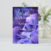 Elegante, lila Schwarz-Blumen-Hochzeit Einladung (Stehend Vorderseite)