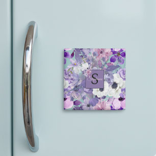 Elegante Lila und violette Wildblumen und Monogram Magnet