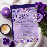 Elegante Lila Violetten Floral 30. Geburtstag Part Einladung<br><div class="desc">Elegantes lila Veilchendesign "30. Geburtstag Party" mit einem Blumenmuster-Ober- und Unterteil an Veilchen auf einem gereizten violetten und weißen Sternenstaub.</div>