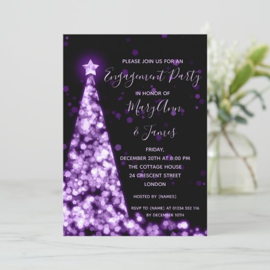 Elegante Lila Weihnachtsbaum-Engagement-Partei Einladung (Stehend Vorderseite)
