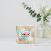 Elegante Lotus Blume Gold Pinselstriche Holografie Quadratische Visitenkarte (Stehend Vorderseite)