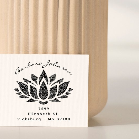 Elegante Lotus Blume Individuelle Name Rücksendead Gummistempel