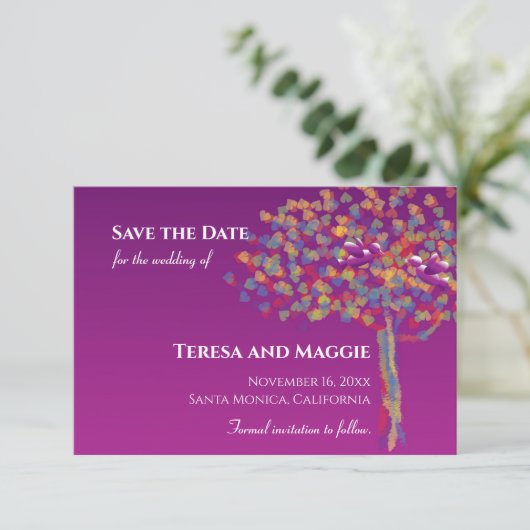 Elegante Lovebirds Cassis Save the Date Lila (Stehend Vorderseite)
