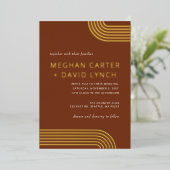 Elegante Luxe Terracotta Arched Gold Wedding Foil Folieneinladung (Stehend vorne)
