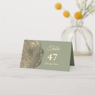 Elegante Luxus-Hochzeit in Salbeigrün und Gold Platzkarte