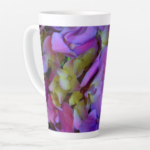 Elegante Magenta-Lila Hortensienblüten Milchtasse