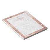 Elegante Marble Rose Gold Foil Script Monogram Notizblock (angewinkelt)