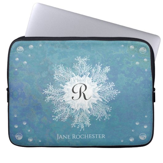 Elegante Marine Coral Blue Green Coral Monogram Laptopschutzhülle (Vorderseite)