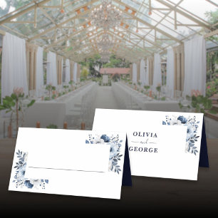 Elegante marineblaue und weiße Hochzeit mit floral Platzkarte