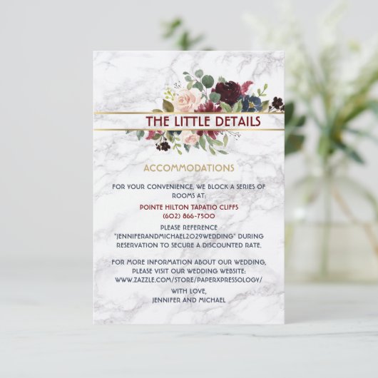 Elegante Marmorbäume Burgundy Navy Gold Floral Bou Begleitkarte (Stehend Vorderseite)