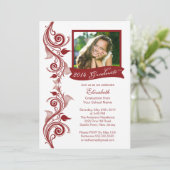Elegante Maroon Foto Graduation Party Einladung (Stehend Vorderseite)