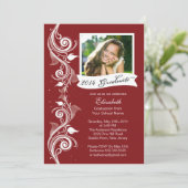 Elegante Maroon Foto Graduation Party Einladung (Stehend Vorderseite)