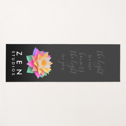 Elegante mehrfarbige Lotus-Blume auf schwarz Yogamatte (Vorderseite (Horizontal))