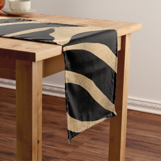 Elegante Metallic Gold Zebra Black Animal Print Mittelgroßer Tischläufer (Beispiel)