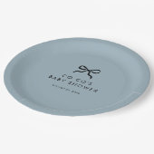 Elegante Minimal Bow Boy Baby Shower Pappteller (Schrägansicht)