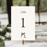Elegante Minimal Bow Wedding Tischnummer<br><div class="desc">Mit unserer minimalistischen Hochzeitsfeier-Tischnummer mit einem charmanten handgezeichnet Bogen-Design erleben Sie das Wesen der Eleganz und Einfachheit. Das raffinierte Farbschema aus Grau und Ecru fügt diesem zeitlosen Werk eine Touch der Raffinesse hinzu,  die perfekt ist,  um Ihren besonderen Tag im Stil zu feiern.</div>