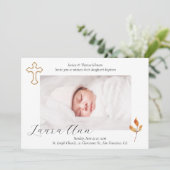 Elegante Minimal Cross Baby Foto Taufe Einladung (Stehend Vorderseite)