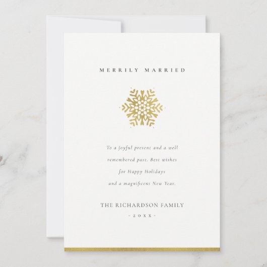 Elegante Minimal Gold Snowflake Verheiratet Feiertagskarte (Vorderseite)
