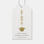 Elegante Minimal Gold Typografy Graduation Cap Geschenkanhänger (Vorderseite)