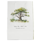 Elegante Minimal Grüne Wasserfarben Eiche Hochzeit Mittlere Geschenktüte (Rückseite)