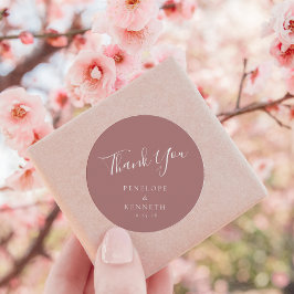 Elegante Minimal Script Custom Wedding Dusty Rose Runder Aufkleber