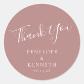 Elegante Minimal Script Custom Wedding Dusty Rose Runder Aufkleber (Vorderseite)