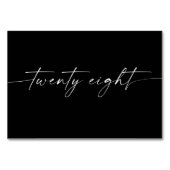 Elegante minimale Skriptkarten Nummer 28 Tischnummer (Vorderseite)