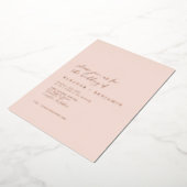 Elegante Minimalistisch Blush Pink Wedding Rose Go Folieneinladung (Gedreht)