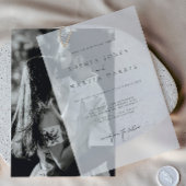 Elegante Minimalistische Hochzeit in Schwarz und W Pergament Einladungen