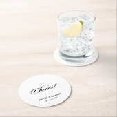 Elegante Minimalistische Kalligrafie White Wedding Runder Pappuntersetzer (Vor Ort)