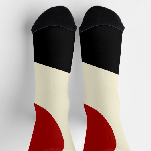 Elegante Minimalwelle in Rot, Schwarz und Cream Socken (Oben)