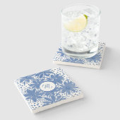Elegante Mit Monogramm Blaue Flora Steinuntersetzer (Seitenansicht)