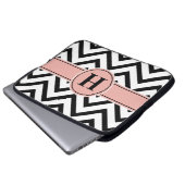Elegante Mit Monogramm Rose Rosa und Schwarz Zickz Laptopschutzhülle (Vorne Knopf)