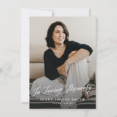 Elegante Modern Script Memorial Foto Card + Einlad Einladung (Vorderseite)