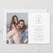 Elegante moderne Arch Monogram Foto Couples Dusche Einladung (Vorderseite)