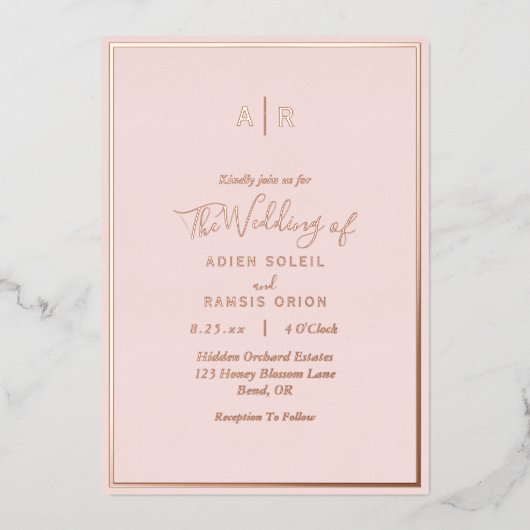 Elegante Moderne Blush Rose Gold Monogram Wedding Folieneinladung (Vorderseite)