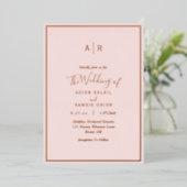 Elegante Moderne Blush Rose Gold Monogram Wedding Folieneinladung (Stehend vorne)