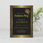 Elegante moderne Gold Glitter Graduation Cap Einladung (Stehend Vorderseite)