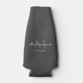 Elegante Moderne Gray Script Monogram Gastgeschenk Flaschenkühler (Vorderseite)