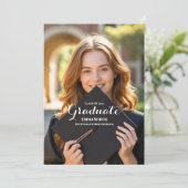 Elegante Moderne High School Abschluss Ankündigung (Stehend Vorderseite)